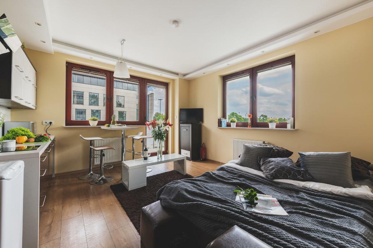 P&O Serviced Apartments Fabryczna Varsavia Esterno foto