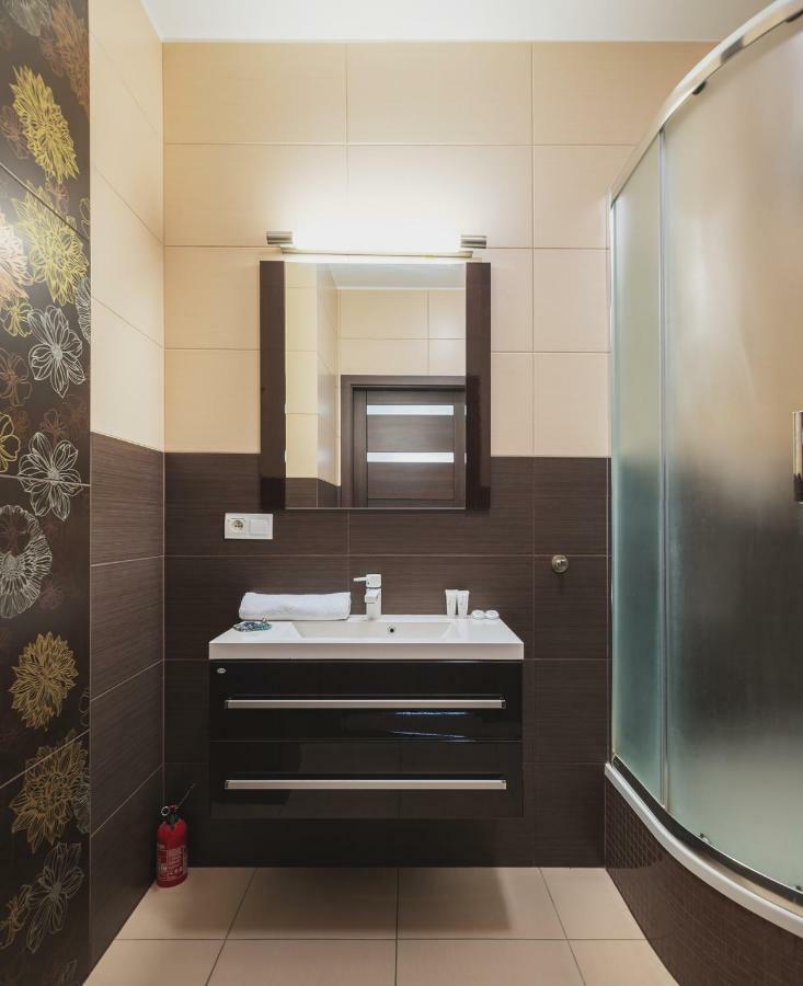 P&O Serviced Apartments Fabryczna Varsavia Esterno foto