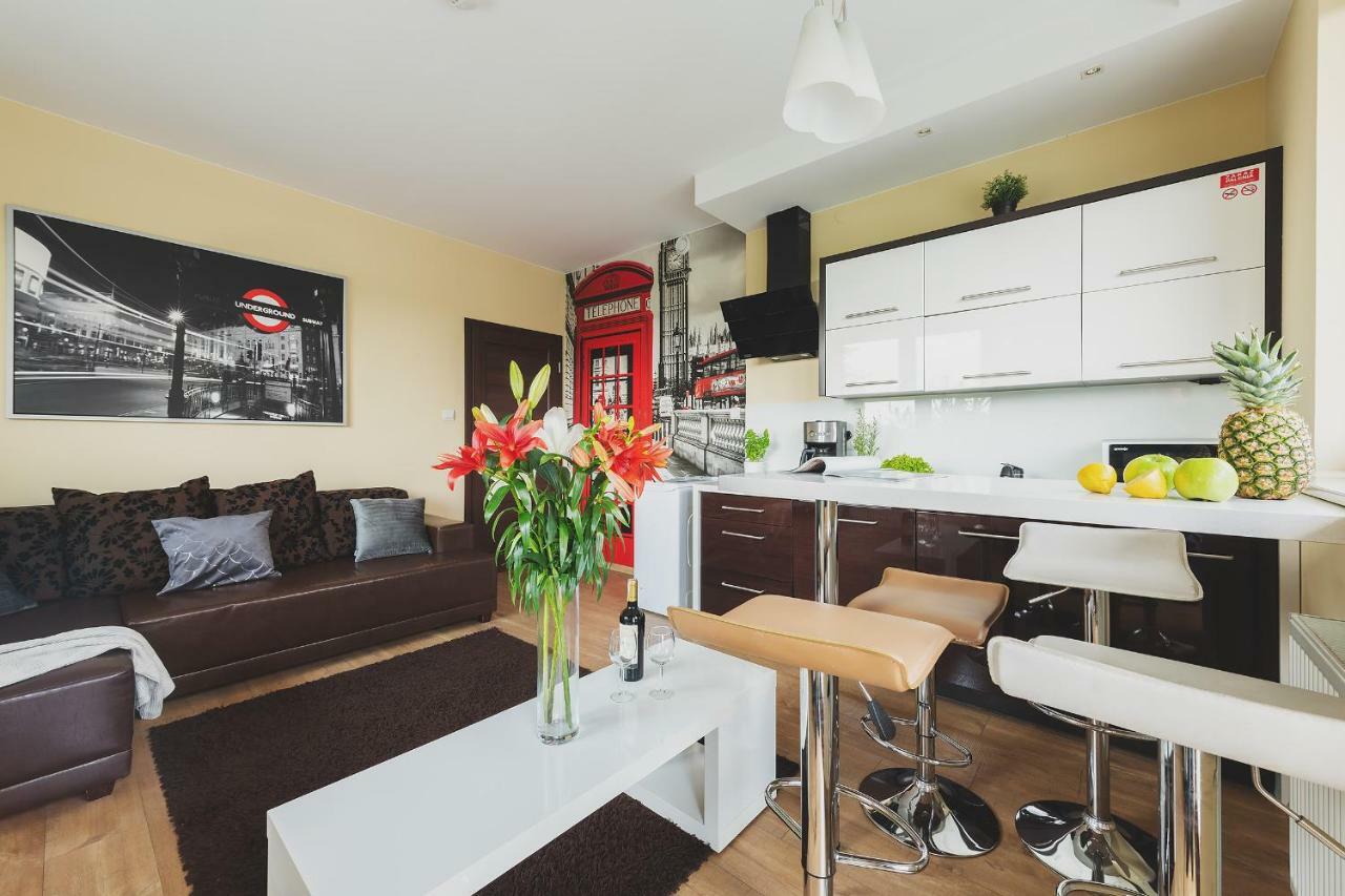 P&O Serviced Apartments Fabryczna Varsavia Esterno foto